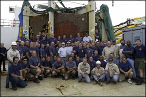 Group photo of the <em>Monitor</em> 2002 expedition team gathered in front of the turret after it was safely secured on deck.