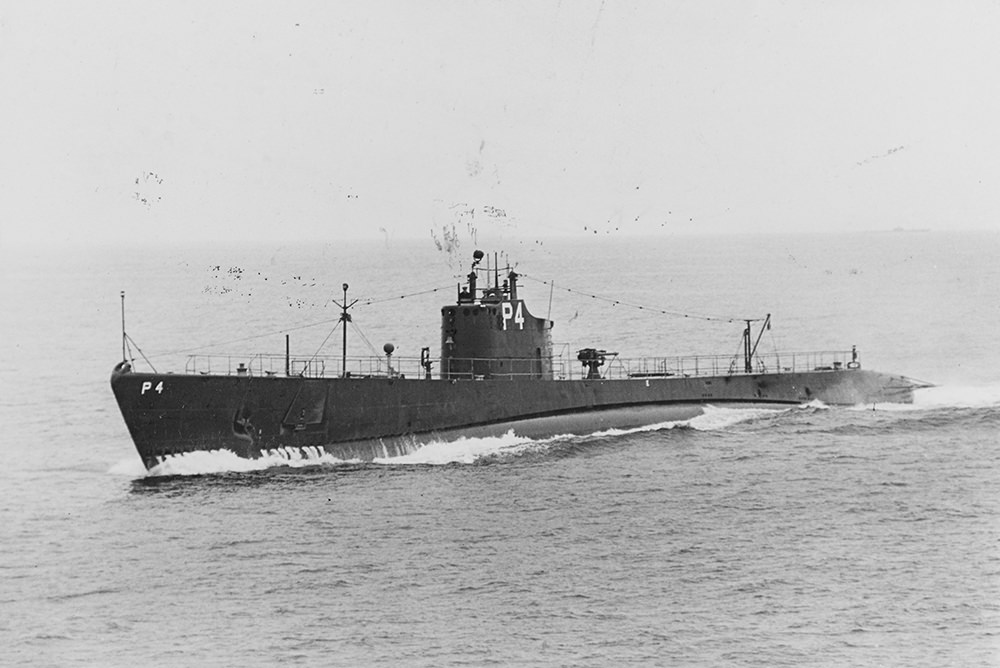 USS Tarpon underway on the surface